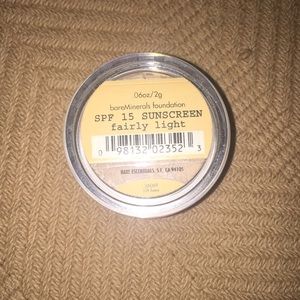 Bare minerals powder foundation in Fairly Light